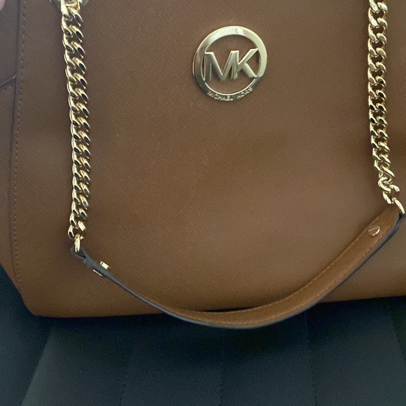 Michael Kors purse brown with gold hardware - Picture 3 of 7